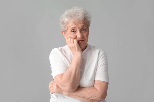 Upset Senior Woman Grey Background — Stock Photo, Image