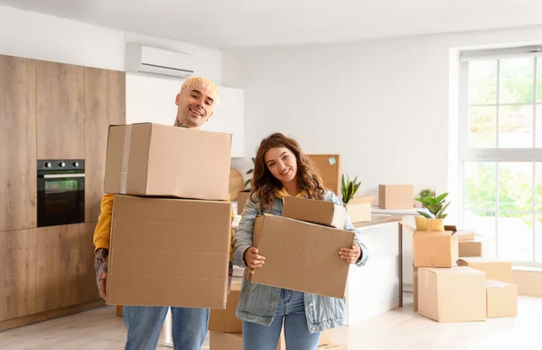 Young Couple Cardboard Boxes Kitchen Moving Day — Stock Photo, Image