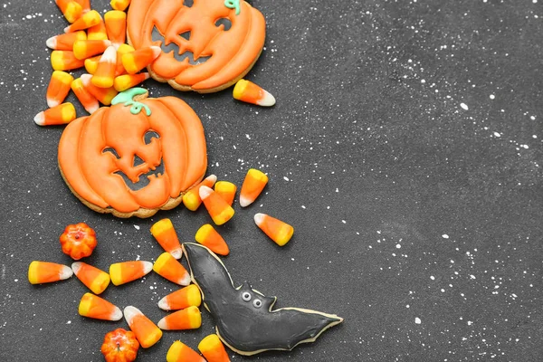 Sabroso Caramelo Halloween Callos Galletas Sobre Fondo Oscuro — Foto de Stock