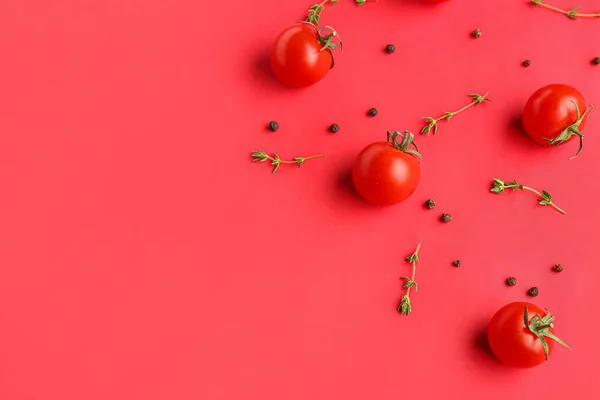Composition Ripe Cherry Tomatoes Thyme Peppercorn Red Background — Stock Photo, Image