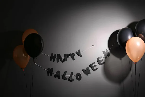 Ballons Texte Happy Halloween Accroché Mur Gris Dans Une Pièce — Photo