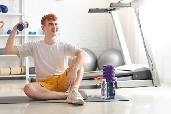 Young Redhead Man Training Dumbbell Gym — Stock Photo, Image