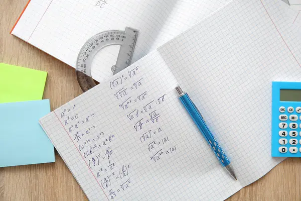 Открыть Ноутбук Математическими Формулами Ручкой Деревянном Столе Крупным Планом — стоковое фото