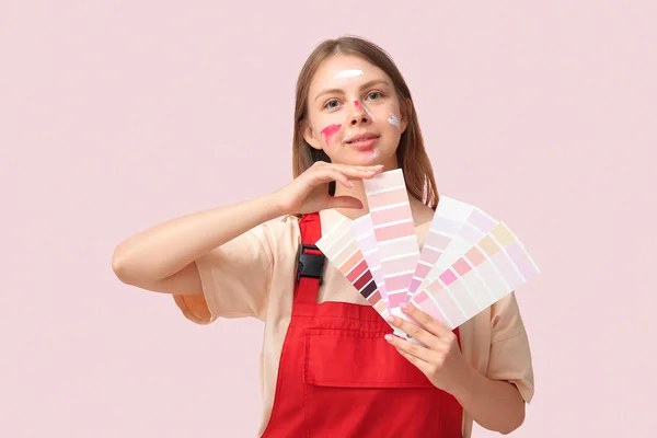 Female Decorator Many Color Samples Pink Background — Stock Photo, Image