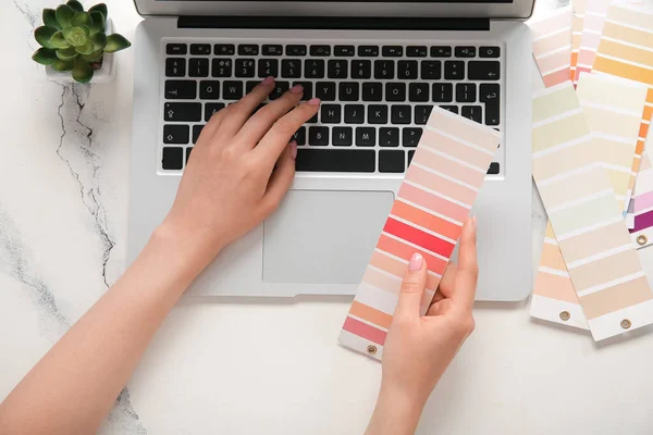 Female Hands Color Palettes Laptop Light Background — Stock Photo, Image