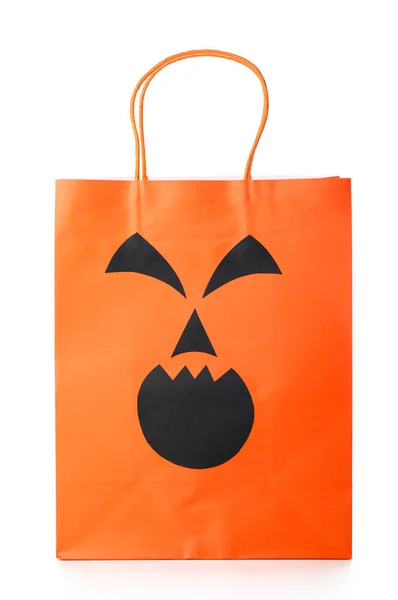 白い背景のハロウィーンのためのオレンジのショッピングバッグ — ストック写真