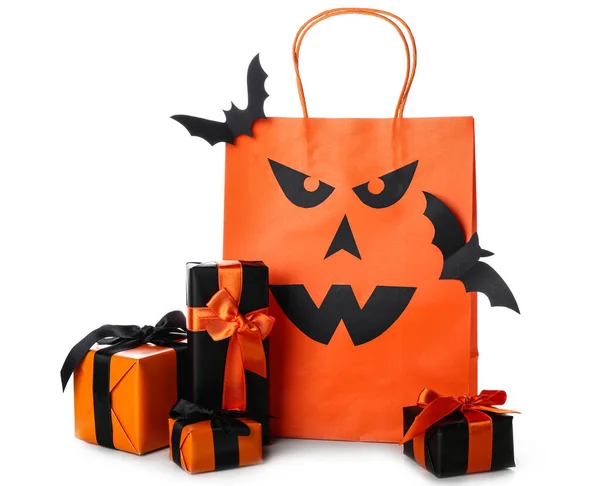 Narancs Bevásárló Táska Ajándékdobozok Papírdenevérek Halloween Fehér Háttér — Stock Fotó