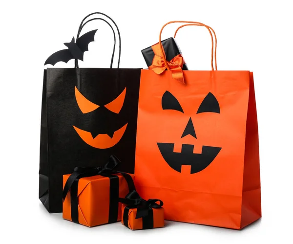 Διαφορετικές Τσάντες Αγορών Και Κουτιά Δώρων Για Halloween Λευκό Φόντο — Φωτογραφία Αρχείου