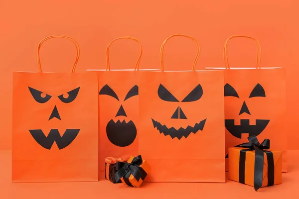 Σύνθεση Τσάντες Για Ψώνια Και Κουτιά Δώρου Για Halloween Πορτοκαλί — Φωτογραφία Αρχείου