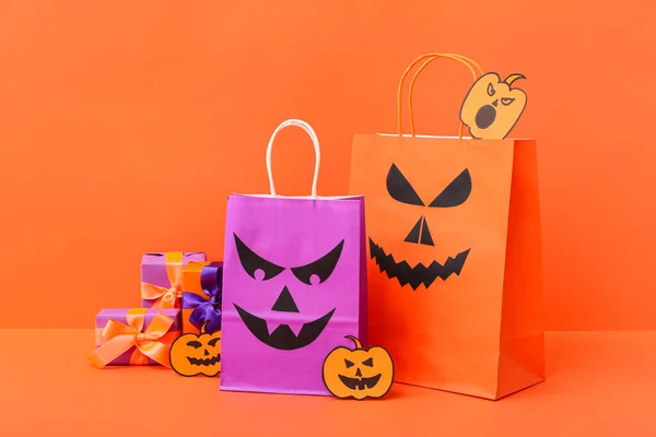 Σύνθεση Τσάντες Για Ψώνια Και Κουτιά Δώρων Για Halloween Μωβ — Φωτογραφία Αρχείου