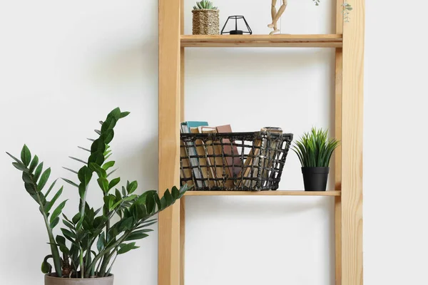 Shelving Unit Basket Decor Houseplant White Wall — Stock Photo, Image