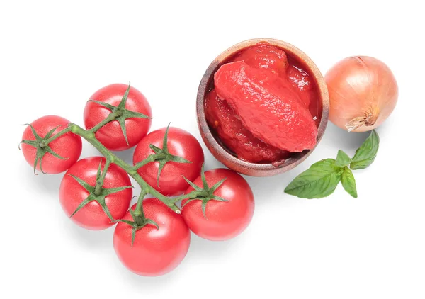 Mangkuk Tomat Kalengan Dan Segar Latar Belakang Putih — Stok Foto