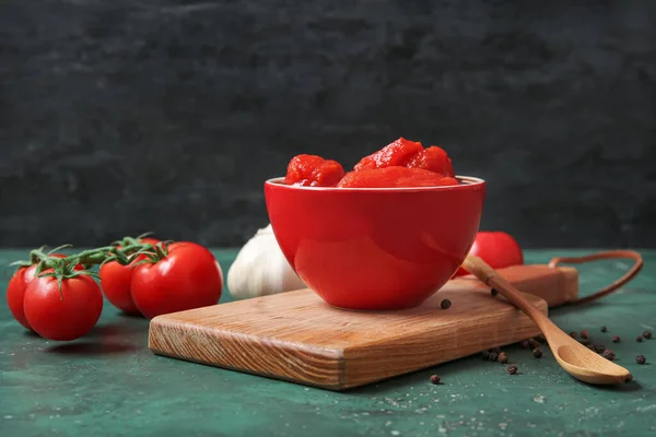 Wooden Board Bowl Canned Tomatoes Spices Color Background — Stock Photo, Image