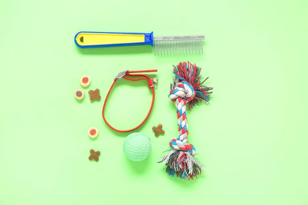 Composition Pet Care Accessories Food Green Background — Stock Photo, Image
