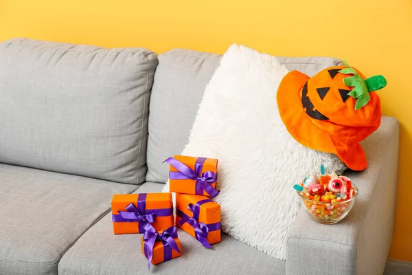 Sofa Gift Boxes Tasty Candies Hat Halloween Orange Wall Living — Stock Photo, Image
