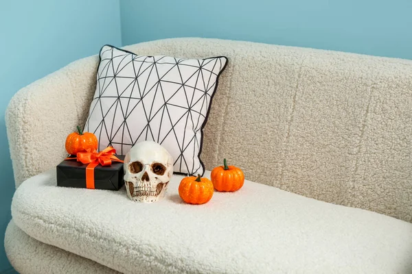 Sofa Gift Box Halloween Skull Pumpkins Blue Wall Living Room — Stock Photo, Image