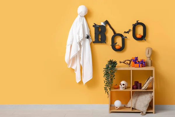 Shelving Unit Halloween Decor Ghost Text Boo Hanging Orange Wall — Stock Photo, Image