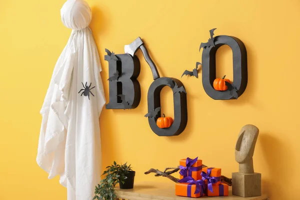Table Gift Boxes Halloween Houseplant Ghost Text Boo Hanging Orange — Stock Photo, Image