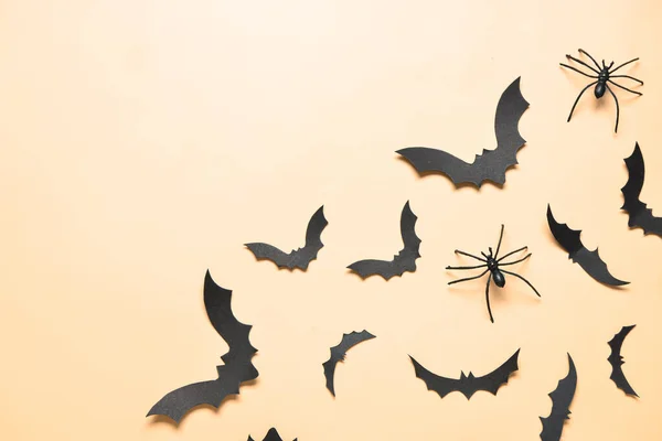 Papieren Vleermuizen Spinnen Voor Halloween Feest Gele Achtergrond — Stockfoto