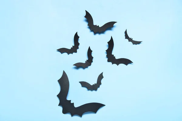 Papierfledermäuse Für Die Halloween Party Auf Blauem Hintergrund — Stockfoto