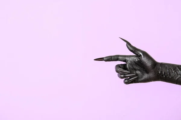 Zwarte Hand Van Een Heks Wijst Naar Iets Een Paarse — Stockfoto
