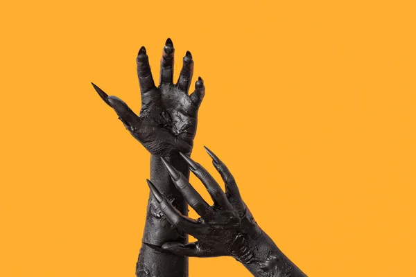 Zwarte Handen Van Heks Oranje Achtergrond Halloween Viering — Stockfoto