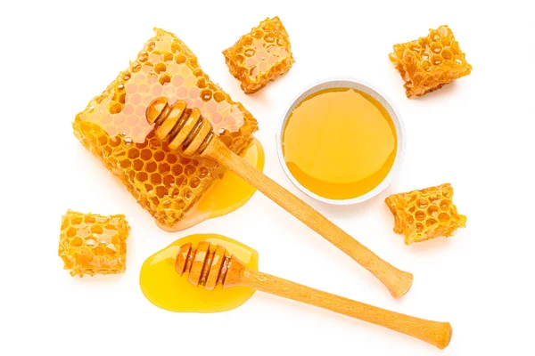 Schüssel Mit Süßem Honig Löffeln Und Waben Auf Weißem Hintergrund — Stockfoto