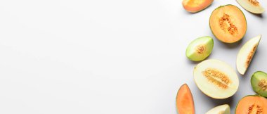 Açık arkaplanda, metin ve üst görünüm için alanı olan bir sürü tatlı karpuz