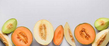 Açık arkaplanda bir sürü tatlı karpuz, üst manzara