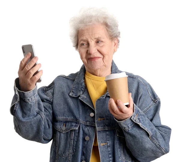 Старшая Женщина Мобильным Телефоном Чашкой Кофе Белом Фоне — стоковое фото