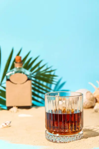 Glass Cold Rum Sand Blue Background — Stock Photo, Image