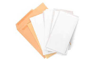 beyaz zemin üzerinde harfler yığını