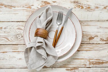 Hafif ahşap arka planda modern tablo ayarları