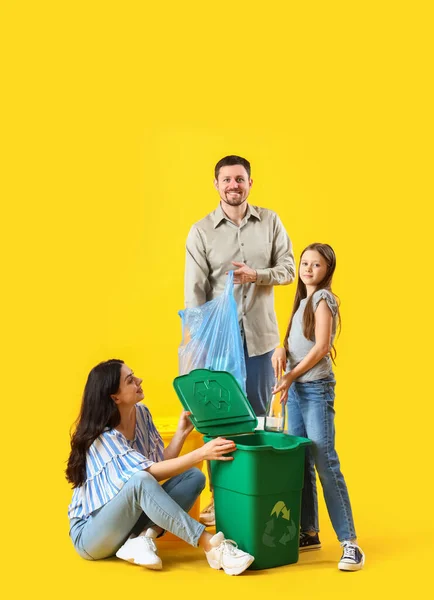 Family Sorting Garbage Recycle Bin Yellow Background — Stock Photo, Image