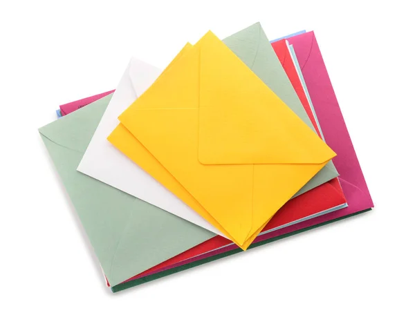 Empilhamento Envelopes Diferentes Fundo Branco — Fotografia de Stock