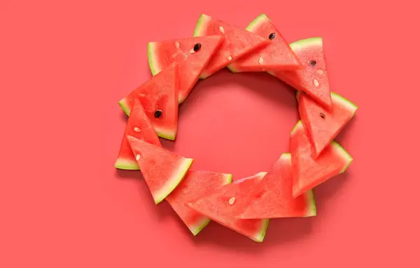 Frame Gemaakt Van Verse Watermeloen Rode Achtergrond — Stockfoto