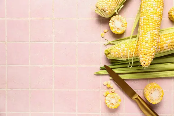 Fresh Corn Cobs Pink Tile Background — Stock Photo, Image