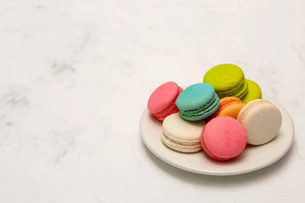 Plate Sweet Macaroons White Background — Stock Photo, Image