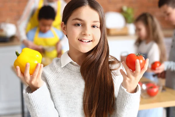 Little Girl Vegetables Cooking Class Kitchen — Stock Photo, Image
