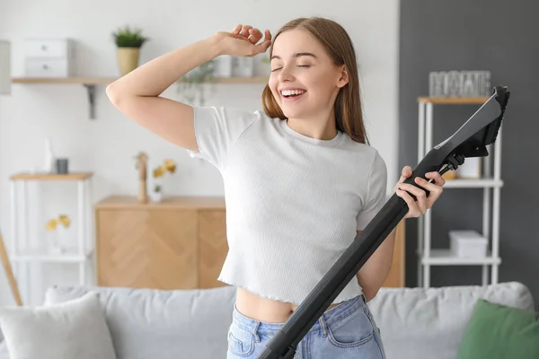 Young Woman Vacuum Cleaner Singing Home — Stock Photo, Image