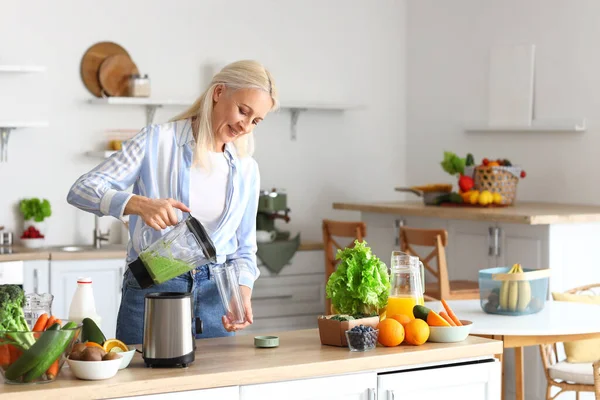 Mature Woman Pouring Healthy Smoothie Glass Kitchen — Stock Photo, Image