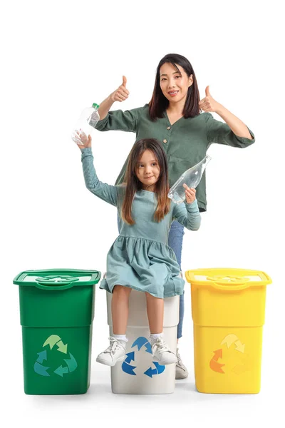 Asian Mother Her Little Daughter Recycle Bins White Background — Stock Photo, Image