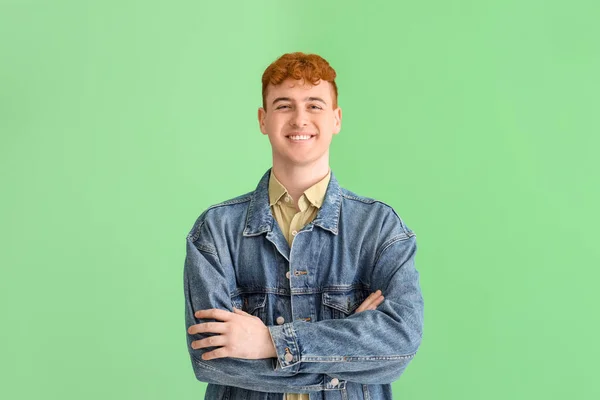 Mladý Ryšavý Muž Zeleném Pozadí — Stock fotografie