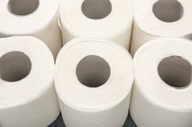 Birçok rulo tuvalet kağıdı, portre
