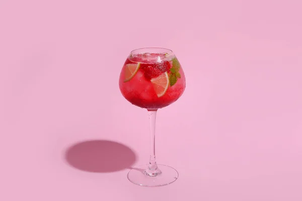 Bicchiere Mojito Lampone Fresco Sfondo Rosa — Foto Stock