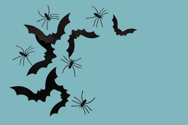 Morcegos Papel Aranhas Para Festa Halloween Fundo Azul — Fotografia de Stock