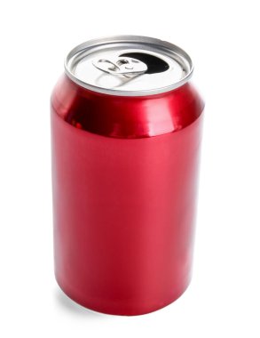 Beyaz arka planda izole edilmiş taze soda kutusu