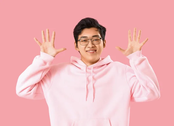 Jonge Aziatische Man Tonen Handen Roze Achtergrond — Stockfoto