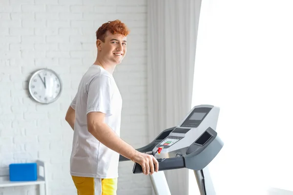 Young Redhead Man Training Treadmill Gym — Stock Photo, Image