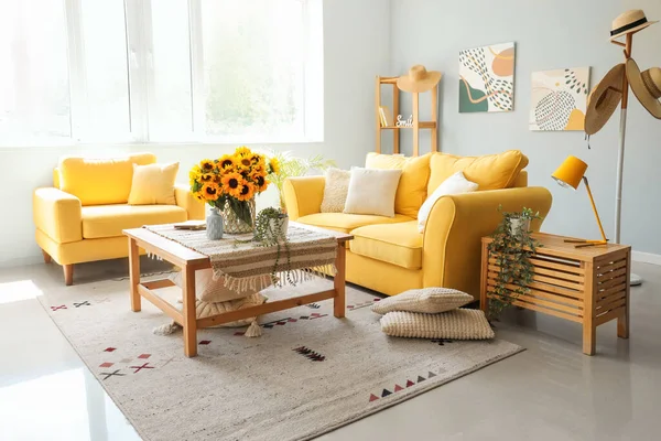 Interior Living Room Sunflowers Vase Table — Stok fotoğraf